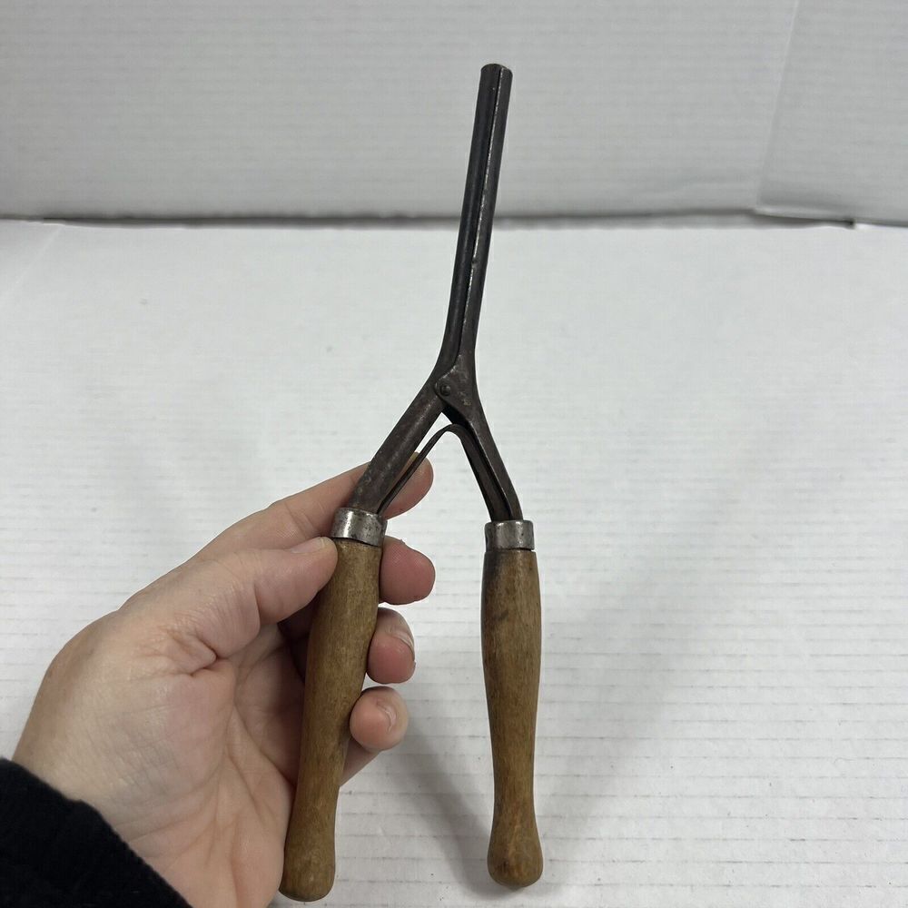 Antique Vintage Curling Iron Hair Crimpers Wood Handles - Picture 5 of 10